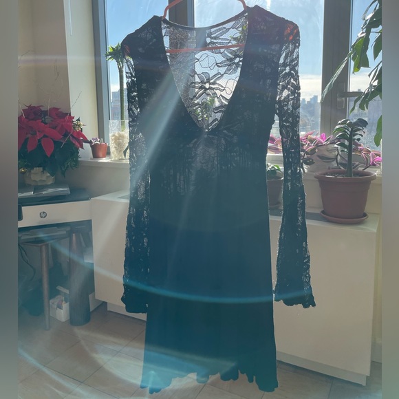 Black Lace Long Sleeve Dress w/ Plunge V-Neck x Sola la Fe, Size Medium ♠️♠️♠️ - Picture 3 of 6